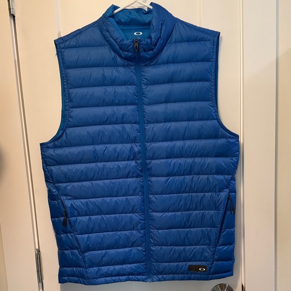 Oakley Other - Oakley Men's Lightweight Down Puffer Vest Size L